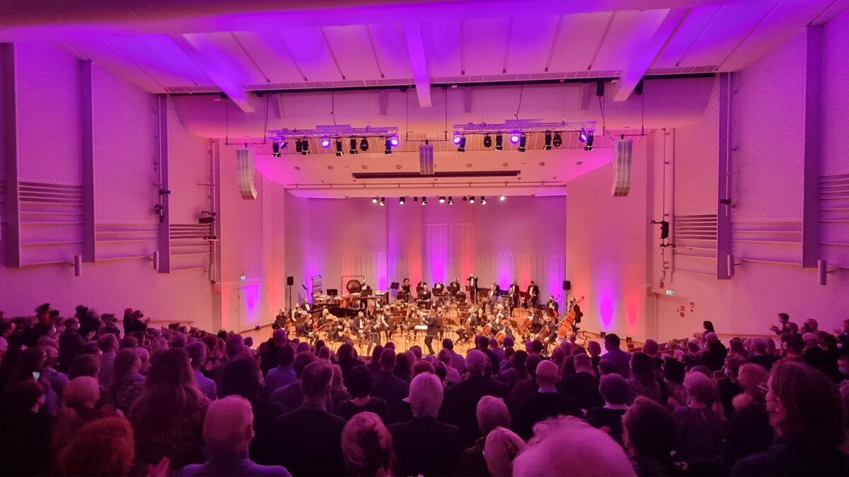 Joensuun kaupun­gi­nor­kes­terin kevään 2024 kävijä­mää­rissä kasvua
